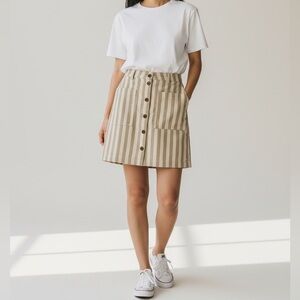 Old Navy Tan and White flirty button down A-Line Mini Skirt in size 8